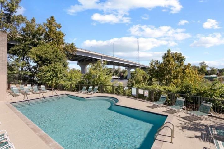 Nash Star Private Condo - 2Bed, 2Bath, Sleep 6, 25 Min Walk To Broadway And All Nashville Attractions, Pool, Gym ภายนอก รูปภาพ