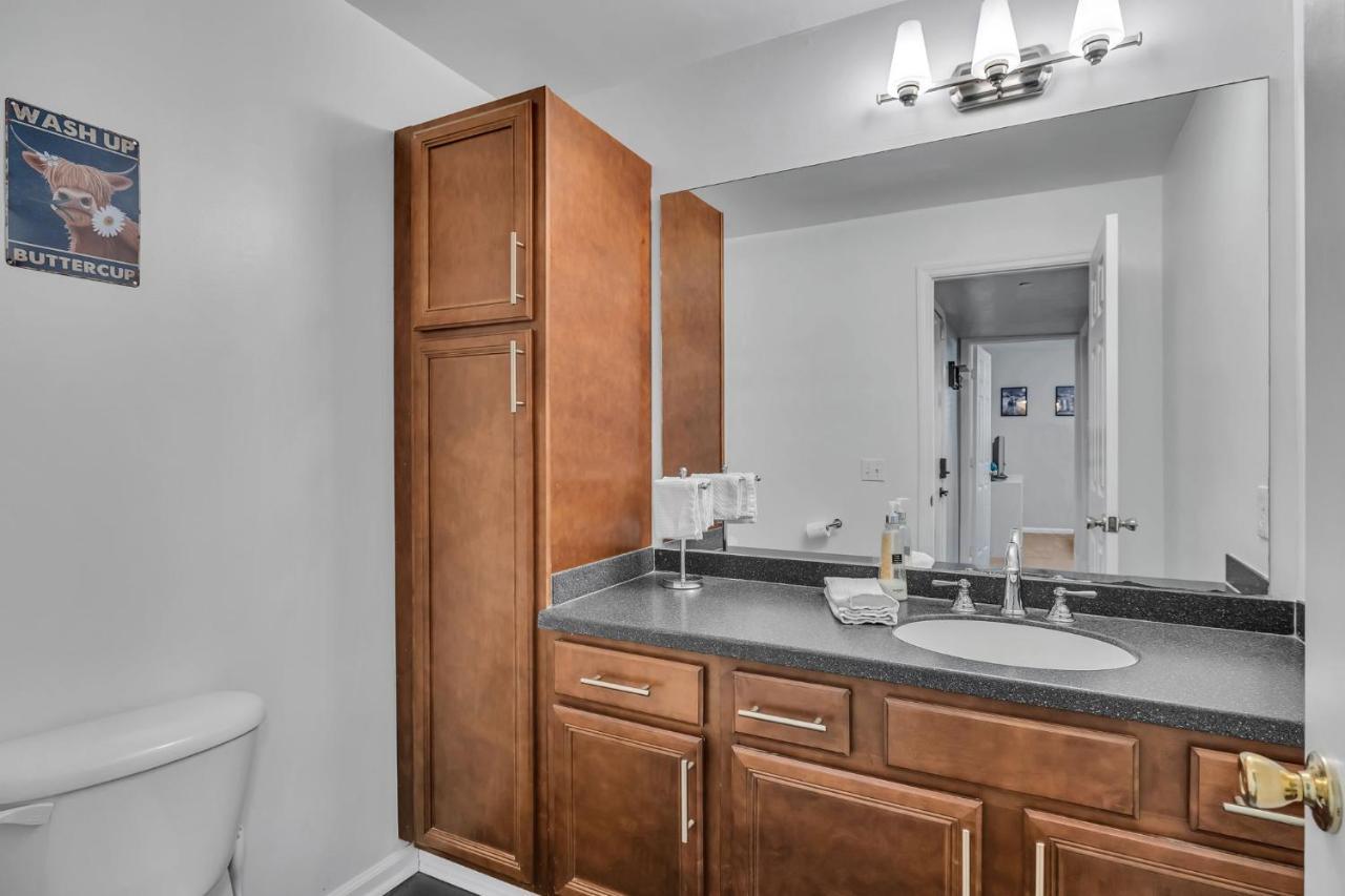 Nash Star Private Condo - 2Bed, 2Bath, Sleep 6, 25 Min Walk To Broadway And All Nashville Attractions, Pool, Gym ภายนอก รูปภาพ